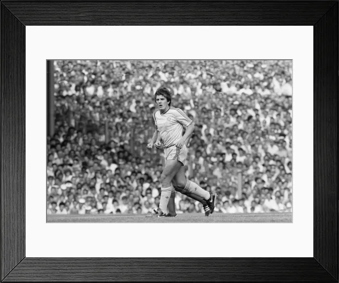 Framed Print : Arsenal v Liverpool Division One Football 15th August 1987 Peter Beardsley Framed Print : Arsenal v Liverpool Division One Football 15th August 1987 Peter Beardsley