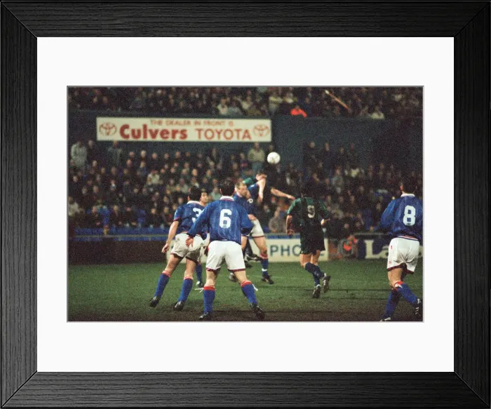 Framed Print : Football League Division 1 match, Oldham 1 - 0 Middlesbrough. 5th April 1995