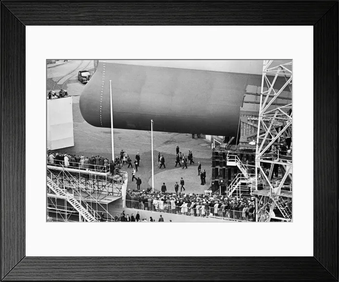 Framed Print : Queen Elizabeth II launching the Cunard Cruise Liner, The QE2 in the Clyde