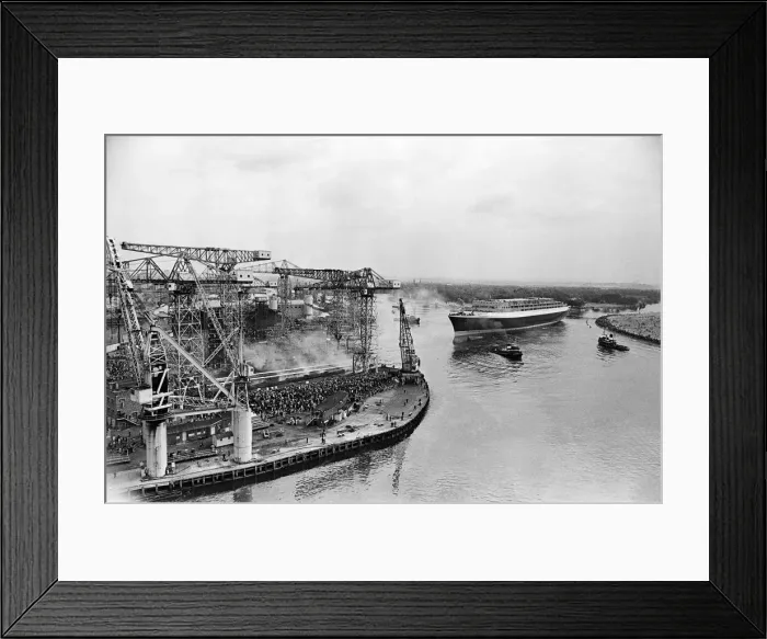 Framed Print : Queen Elizabeth II launching the Cunard Cruise Liner, The QE2 in the Clyde Framed Print : Queen Elizabeth II launching the Cunard Cruise Liner, The QE2 in the Clyde