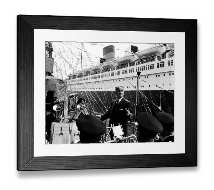 Framed Print : The Cunard White Star liner Queen Marys last Atlantic run. 27th September 1967 Framed Print : The Cunard White Star liner Queen Marys last Atlantic run. 27th September 1967