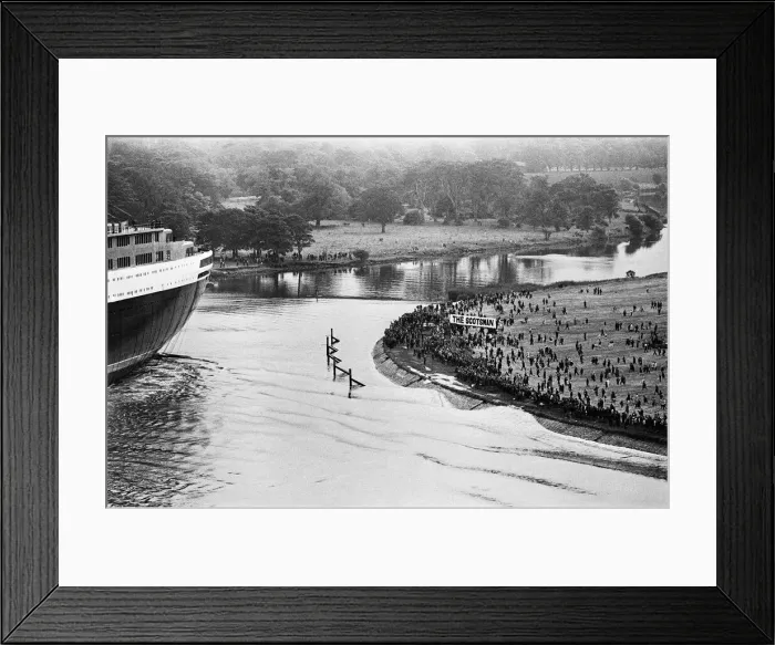 Framed Print : Queen Elizabeth II launching the Cunard Cruise Liner, The QE2 in the Clyde Framed Print : Queen Elizabeth II launching the Cunard Cruise Liner, The QE2 in the Clyde