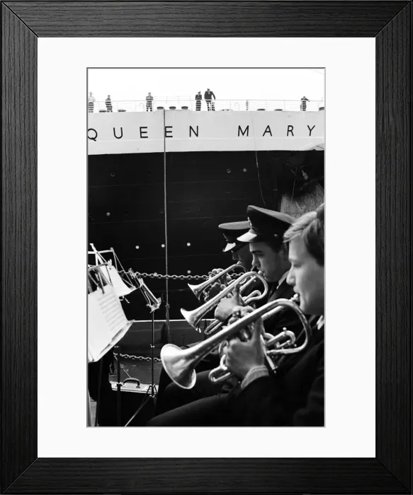 Framed Print : The Cunard White Star liner Queen Marys last Atlantic run. 27th September 1967