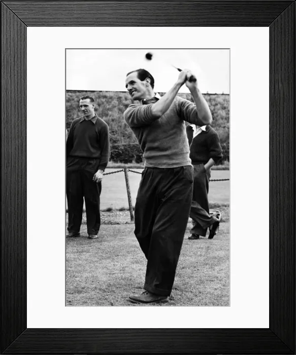 Framed Print : George Lee (4 June 1919 - 1 April 1991) was an English footballer who played left wing Framed Print : George Lee (4 June 1919 - 1 April 1991) was an English footballer who played left wing