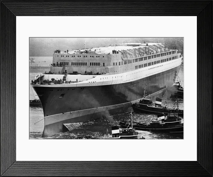 Framed Print : Queen Elizabeth II launching the Cunard Cruise Liner, The QE2 in the Clyde Framed Print : Queen Elizabeth II launching the Cunard Cruise Liner, The QE2 in the Clyde