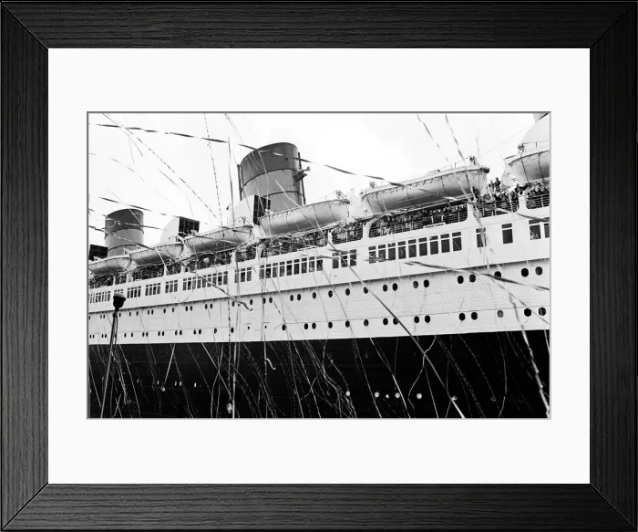 Framed Print : The Cunard White Star liner Queen Marys last Atlantic run. 27th September 1967 Framed Print : The Cunard White Star liner Queen Marys last Atlantic run. 27th September 1967
