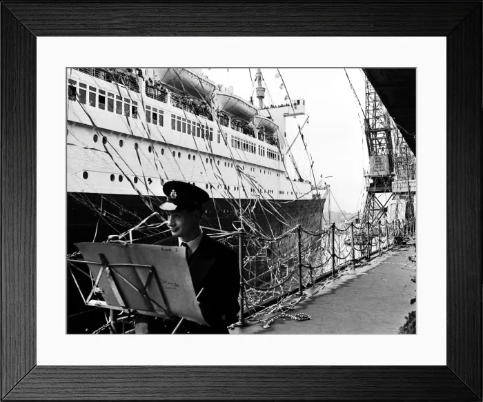 Framed Print : The Cunard White Star liner Queen Marys last Atlantic run. 27th September 1967 Framed Print : The Cunard White Star liner Queen Marys last Atlantic run. 27th September 1967