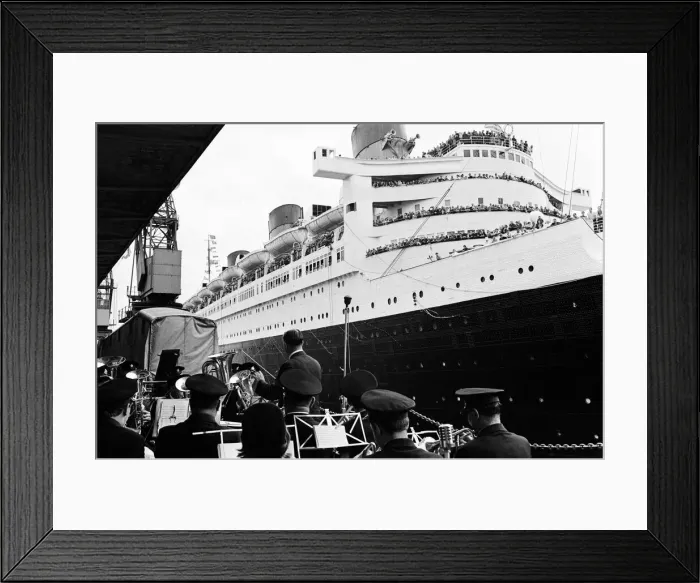 Framed Print : The Cunard White Star liner Queen Marys last Atlantic run. 27th September 1967
