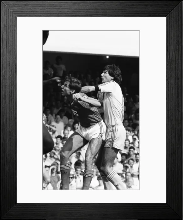 Framed Print : Arsenal v Liverpool Division One Football 15th August 1987 Framed Print : Arsenal v Liverpool Division One Football 15th August 1987