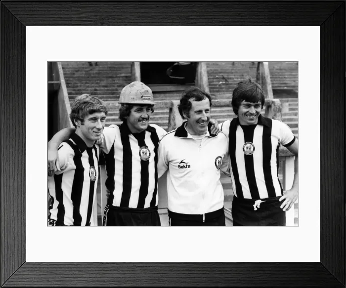 Framed Print : Newcastle United 1977, Pre Season. Left to Right. Geoff Nulty Framed Print : Newcastle United 1977, Pre Season. Left to Right. Geoff Nulty