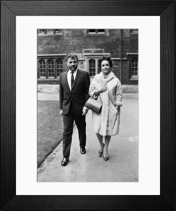 Framed Print : Elizabeth Taylor and Richard Burtons marriage Framed Print : Elizabeth Taylor and Richard Burtons marriage