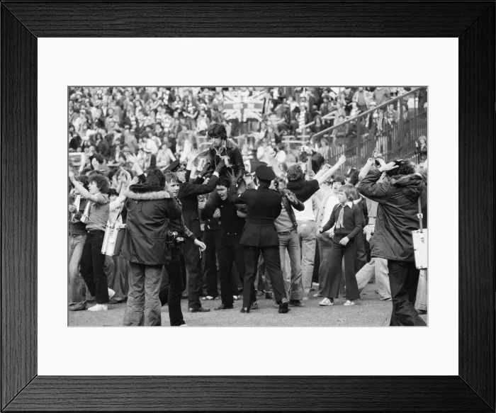 Framed Print : Coventry City v Nottingham Forest at Highfield Road. The game ended 0-0 Framed Print : Coventry City v Nottingham Forest at Highfield Road. The game ended 0-0