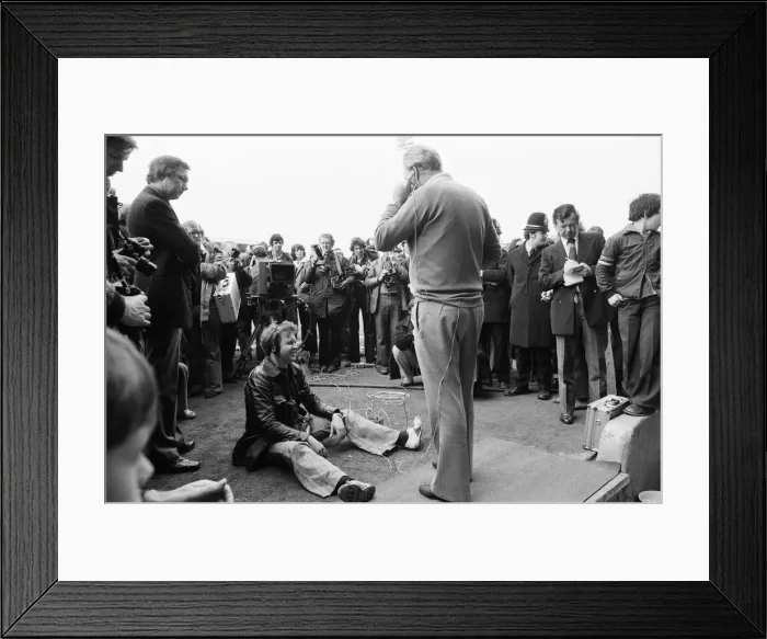 Framed Print : Coventry City v Nottingham Forest at Highfield Road. The game ended 0-0 Framed Print : Coventry City v Nottingham Forest at Highfield Road. The game ended 0-0