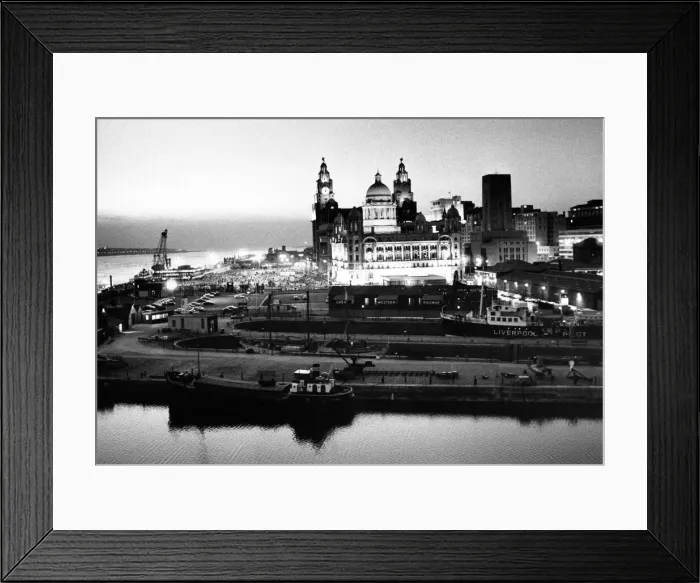 Framed Print : Queen Elizabeth 2, ocean liner, built for the Cunard Line which was operated by Cunard as Framed Print : Queen Elizabeth 2, ocean liner, built for the Cunard Line which was operated by Cunard as