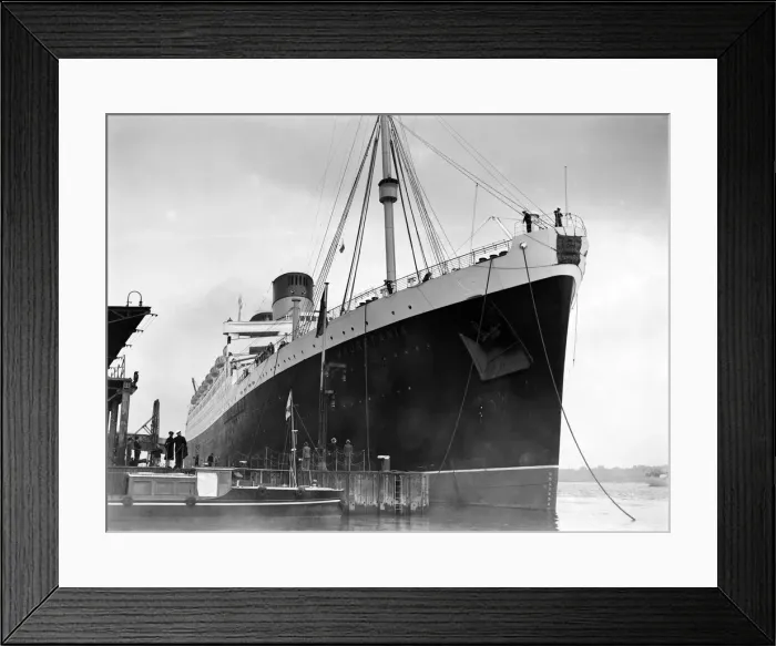 Framed Print : The RMS Mauretania brought up the Thames to King George V Dock at Woolwich Framed Print : The RMS Mauretania brought up the Thames to King George V Dock at Woolwich