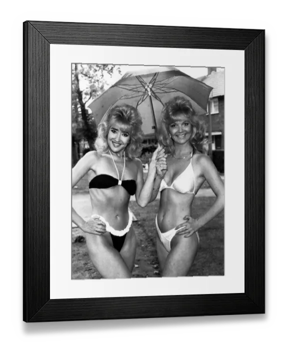 Framed Print : As Merseyside bathed in sunshine, two Wirral fashion and photographic models have been