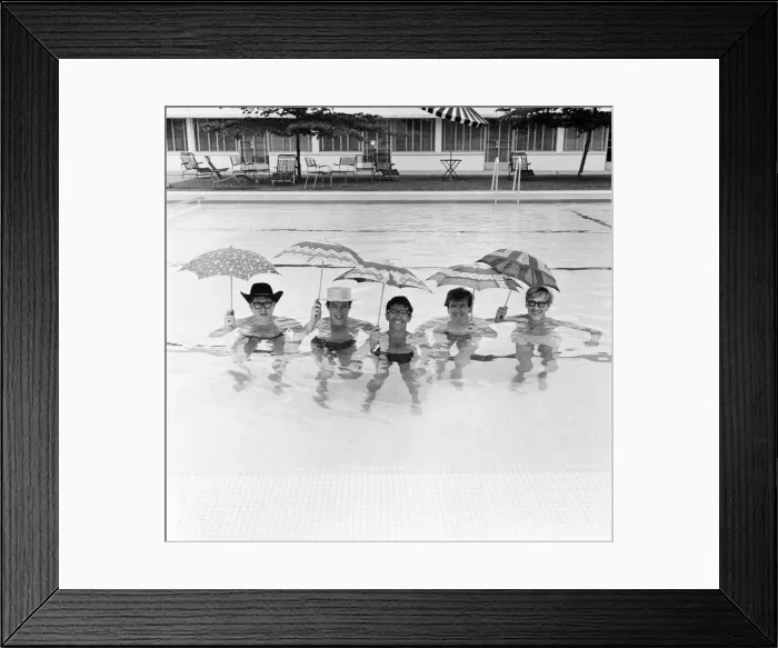 Framed Print : Manchester pop group Freddie and the Dreamers pictured in Singapore during their world Framed Print : Manchester pop group Freddie and the Dreamers pictured in Singapore during their world