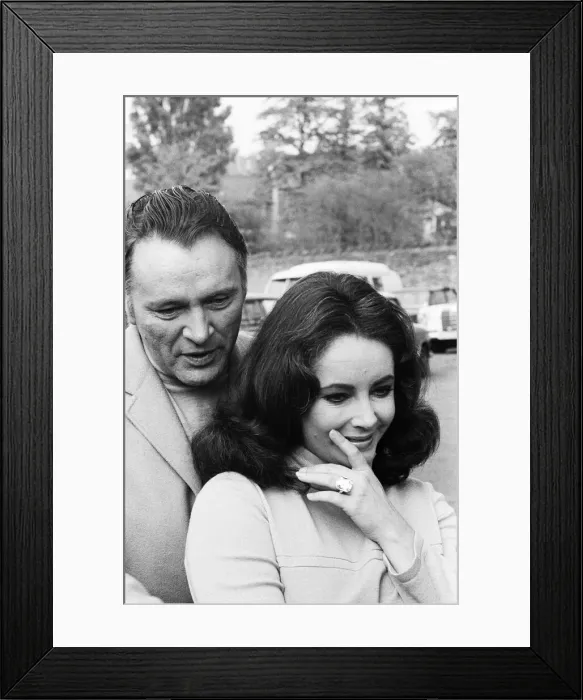 Framed Print : Elizabeth Taylor and Richard Burtons marriage Framed Print : Elizabeth Taylor and Richard Burtons marriage