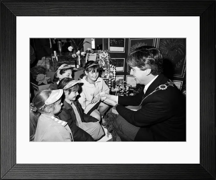 Framed Print : Science is fun... Kirklees Mayor Clr Tom Oonovan shows a chick to a group of children Framed Print : Science is fun... Kirklees Mayor Clr Tom Oonovan shows a chick to a group of children