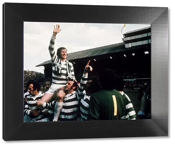 Celtic V Airdrie 1975 Scottish Cup Final Billy McNeill on team mates shoulders