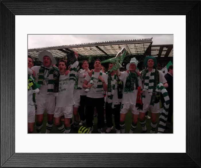 Framed Print : Celtic football team win league championship 1998