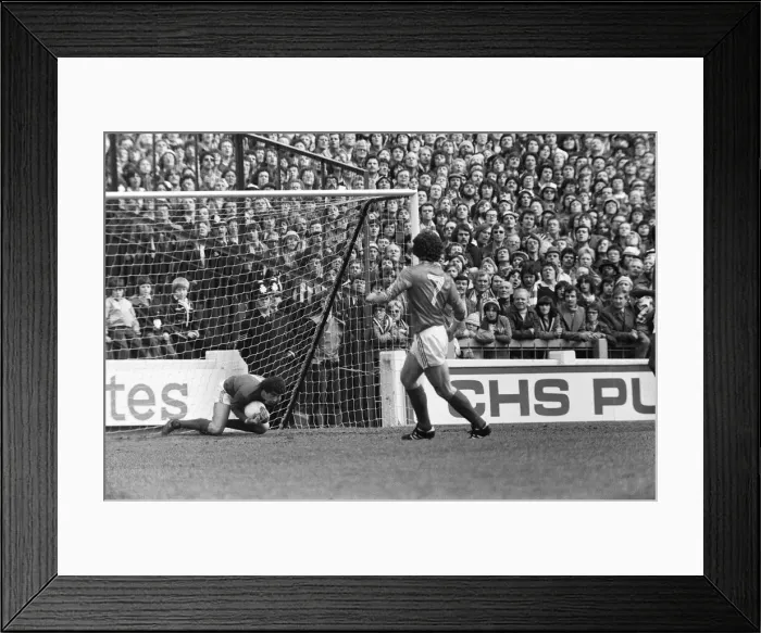 Framed Print : Coventry City v Nottingham Forest at Highfield Road. The game ended 0-0 Framed Print : Coventry City v Nottingham Forest at Highfield Road. The game ended 0-0