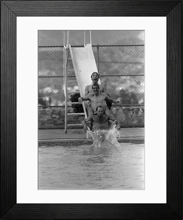 Framed Print : Englands Ray Wilkins, Terry Butcher and Kenny Samson enjoy some time off Framed Print : Englands Ray Wilkins, Terry Butcher and Kenny Samson enjoy some time off