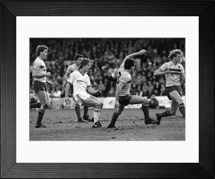 Framed Print : Watford 2 v Liverpool 3 old League Division One at Vicarage Road Framed Print : Watford 2 v Liverpool 3 old League Division One at Vicarage Road