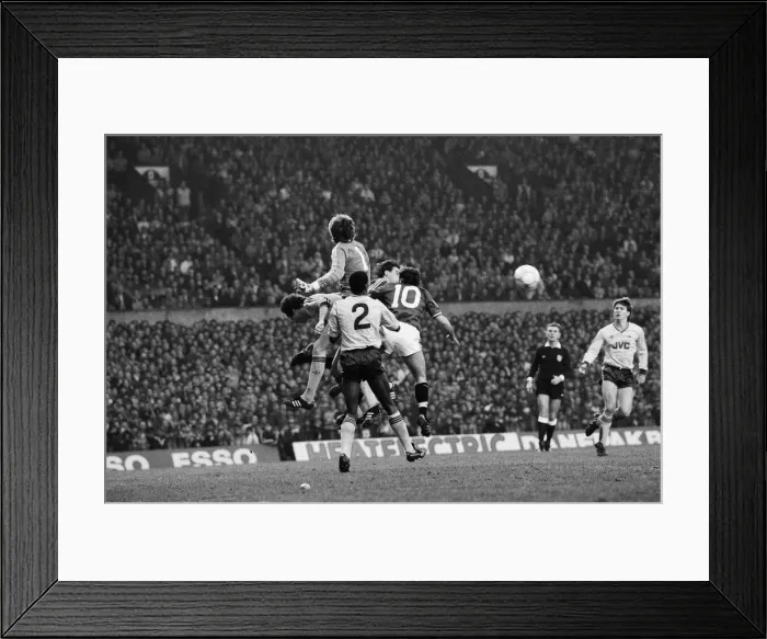 Framed Print : Manchester United 2-0 Arsenal, Old Division One, Old Trafford, January 24th 1987 Framed Print : Manchester United 2-0 Arsenal, Old Division One, Old Trafford, January 24th 1987