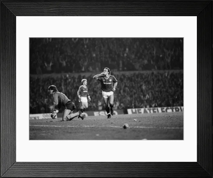 Framed Print : Manchester United 2-0 Arsenal, Old Division One, Old Trafford, January 24th 1987 Framed Print : Manchester United 2-0 Arsenal, Old Division One, Old Trafford, January 24th 1987