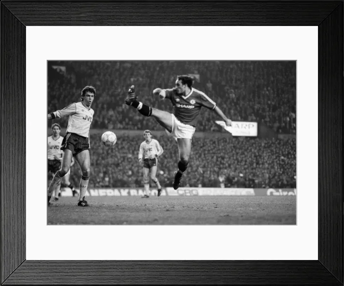Framed Print : Manchester United 2-0 Arsenal, Old Division One, Old Trafford, January 24th 1987 Framed Print : Manchester United 2-0 Arsenal, Old Division One, Old Trafford, January 24th 1987