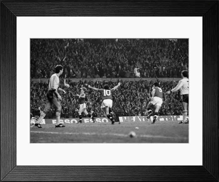 Framed Print : Manchester United 2-0 Arsenal, Old Division One, Old Trafford, January 24th 1987 Framed Print : Manchester United 2-0 Arsenal, Old Division One, Old Trafford, January 24th 1987