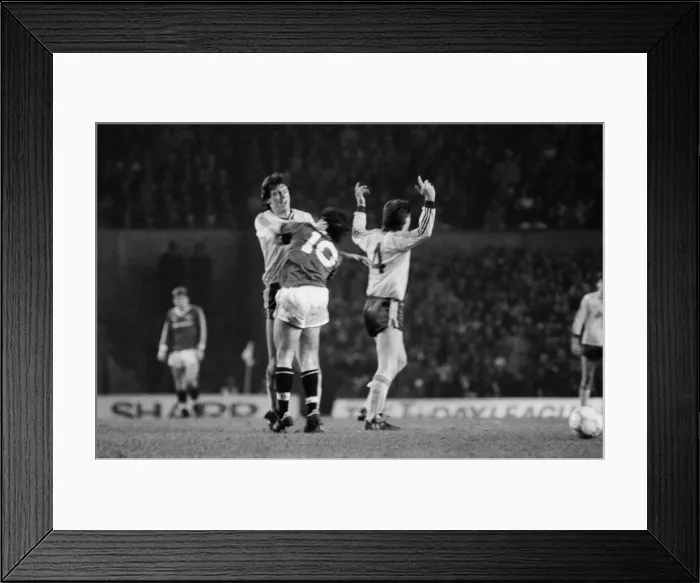Framed Print : Manchester United 2-0 Arsenal, Old Division One, Old Trafford, January 24th 1987 Framed Print : Manchester United 2-0 Arsenal, Old Division One, Old Trafford, January 24th 1987