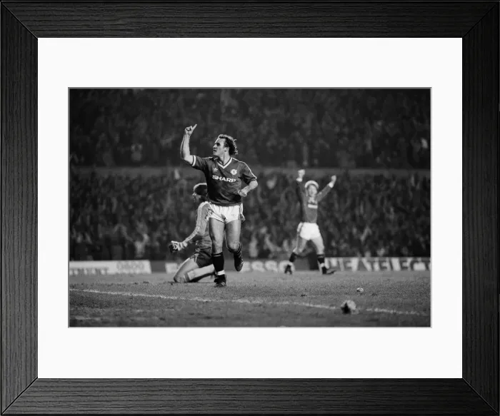 Framed Print : Manchester United 2-0 Arsenal, Old Division One, Old Trafford, January 24th 1987 Framed Print : Manchester United 2-0 Arsenal, Old Division One, Old Trafford, January 24th 1987