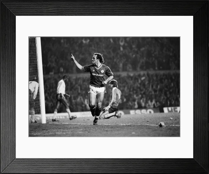 Framed Print : Manchester United 2-0 Arsenal, Old Division One, Old Trafford, January 24th 1987 Framed Print : Manchester United 2-0 Arsenal, Old Division One, Old Trafford, January 24th 1987
