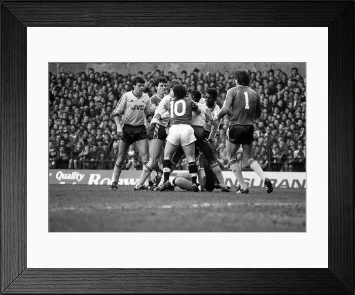 Framed Print : Manchester United 2-0 Arsenal, Old Division One, Old Trafford, January 24th 1987 Framed Print : Manchester United 2-0 Arsenal, Old Division One, Old Trafford, January 24th 1987