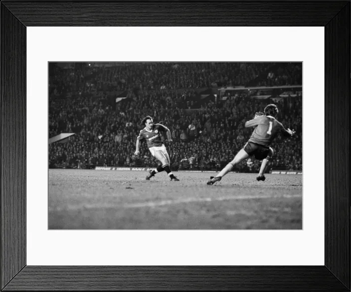 Framed Print : Manchester United 2-0 Arsenal, Old Division One, Old Trafford, January 24th 1987 Framed Print : Manchester United 2-0 Arsenal, Old Division One, Old Trafford, January 24th 1987