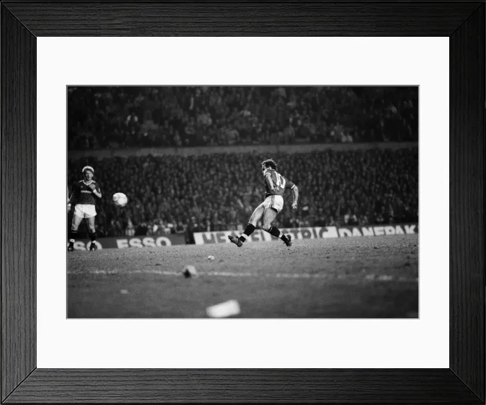 Framed Print : Manchester United 2-0 Arsenal, Old Division One, Old Trafford, January 24th 1987 Framed Print : Manchester United 2-0 Arsenal, Old Division One, Old Trafford, January 24th 1987