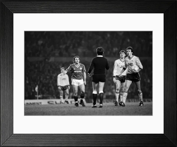 Framed Print : Manchester United 2-0 Arsenal, Old Division One, Old Trafford, January 24th 1987 Framed Print : Manchester United 2-0 Arsenal, Old Division One, Old Trafford, January 24th 1987