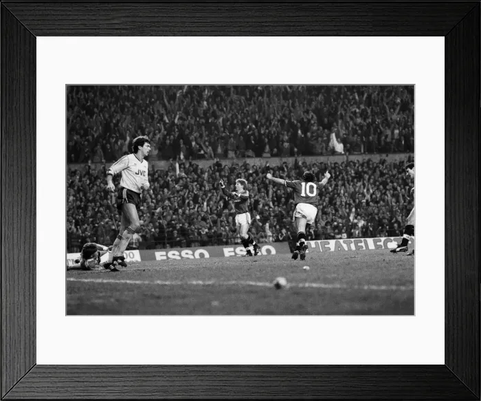 Framed Print : Manchester United 2-0 Arsenal, Old Division One, Old Trafford, January 24th 1987 Framed Print : Manchester United 2-0 Arsenal, Old Division One, Old Trafford, January 24th 1987