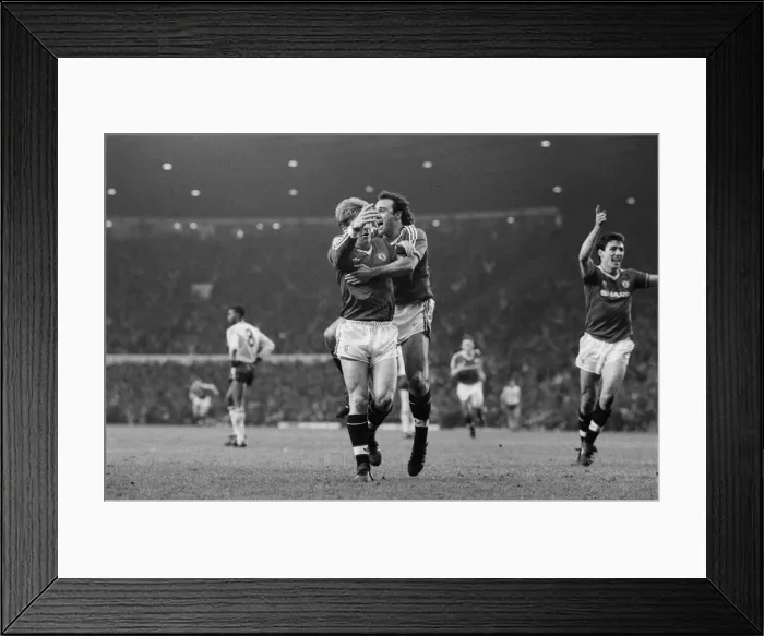 Framed Print : Manchester United 2-0 Arsenal, Old Division One, Old Trafford, January 24th 1987 Framed Print : Manchester United 2-0 Arsenal, Old Division One, Old Trafford, January 24th 1987