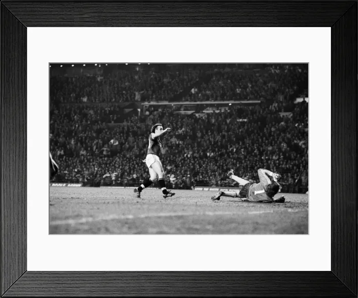 Framed Print : Manchester United 2-0 Arsenal, Old Division One, Old Trafford, January 24th 1987 Framed Print : Manchester United 2-0 Arsenal, Old Division One, Old Trafford, January 24th 1987