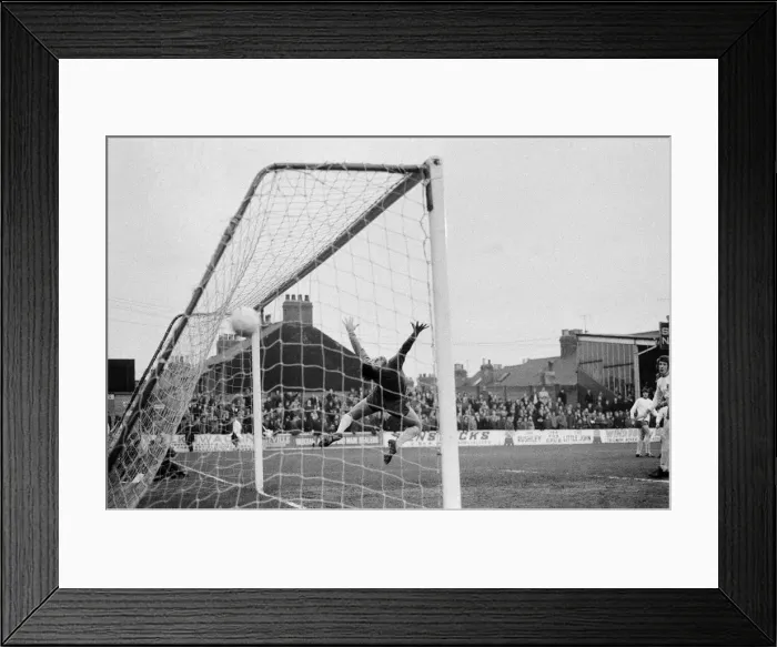 Framed Print : Mansfield 1-1 Aston Villa, League Three match at Field Mill, Monday 24th April 1972 Framed Print : Mansfield 1-1 Aston Villa, League Three match at Field Mill, Monday 24th April 1972