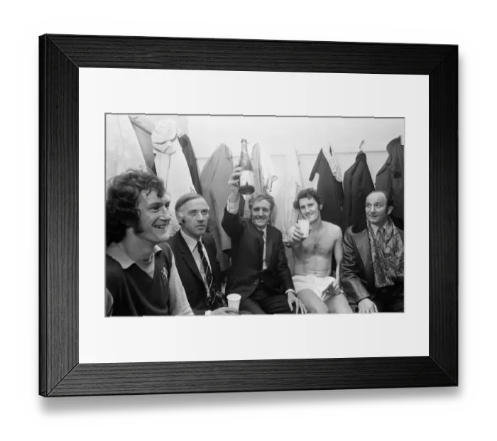 Framed Print : Mansfield 1-1 Aston Villa, League Three match at Field Mill, Monday 24th April 1972 Framed Print : Mansfield 1-1 Aston Villa, League Three match at Field Mill, Monday 24th April 1972