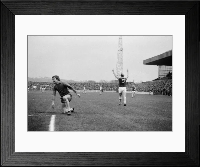 Framed Print : Mansfield 1-1 Aston Villa, League Three match at Field Mill, Monday 24th April 1972 Framed Print : Mansfield 1-1 Aston Villa, League Three match at Field Mill, Monday 24th April 1972