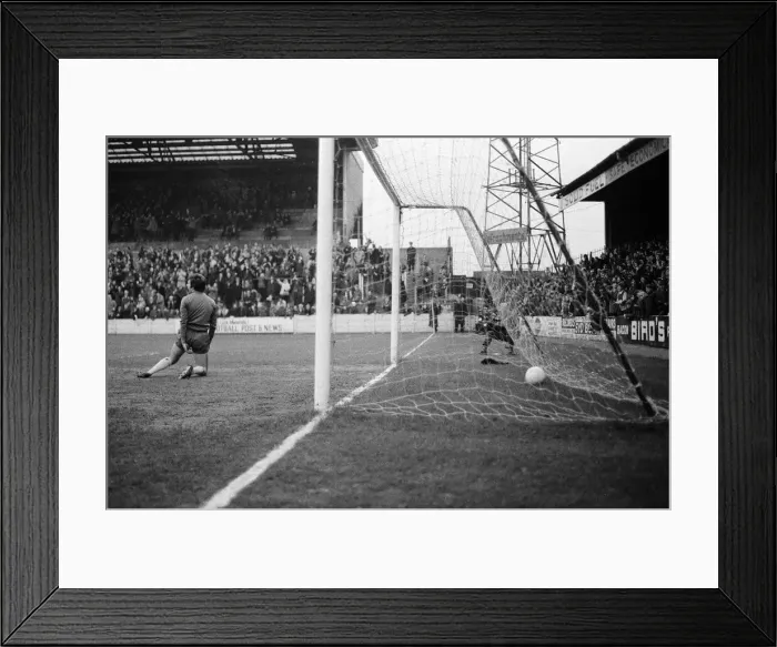 Framed Print : Mansfield 1-1 Aston Villa, League Three match at Field Mill, Monday 24th April 1972 Framed Print : Mansfield 1-1 Aston Villa, League Three match at Field Mill, Monday 24th April 1972