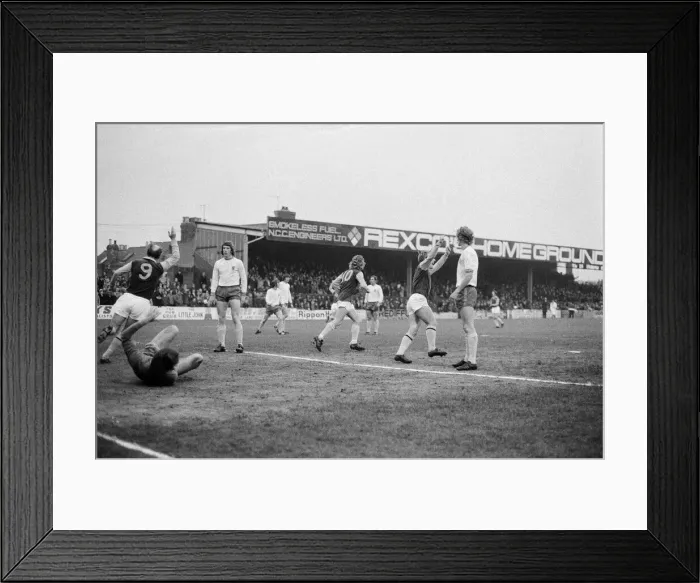 Framed Print : Mansfield 1-1 Aston Villa, League Three match at Field Mill, Monday 24th April 1972 Framed Print : Mansfield 1-1 Aston Villa, League Three match at Field Mill, Monday 24th April 1972