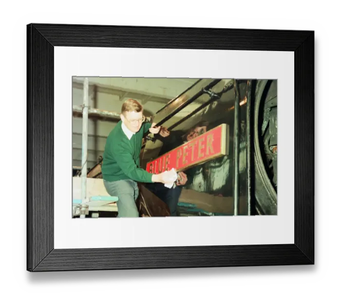 Framed Print : ICI Train Preservation, 4th January 1994. Dave Pearson polishes the name plate of