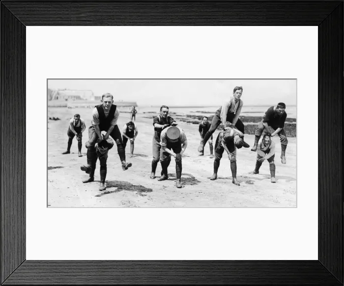 Framed Print : Members of the 2  /  6th (Rifle) Battalion, Kings Liverpool Regiment at Margate, Kent