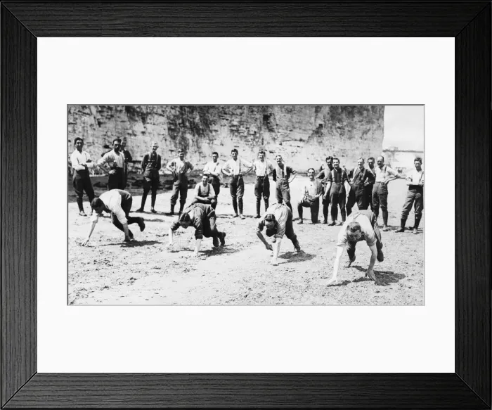 Framed Print : Members of the 2 / 6th (Rifle) Battalion, Kings Liverpool Regiment at Margate, Kent Framed Print : Members of the 2 / 6th (Rifle) Battalion, Kings Liverpool Regiment at Margate, Kent
